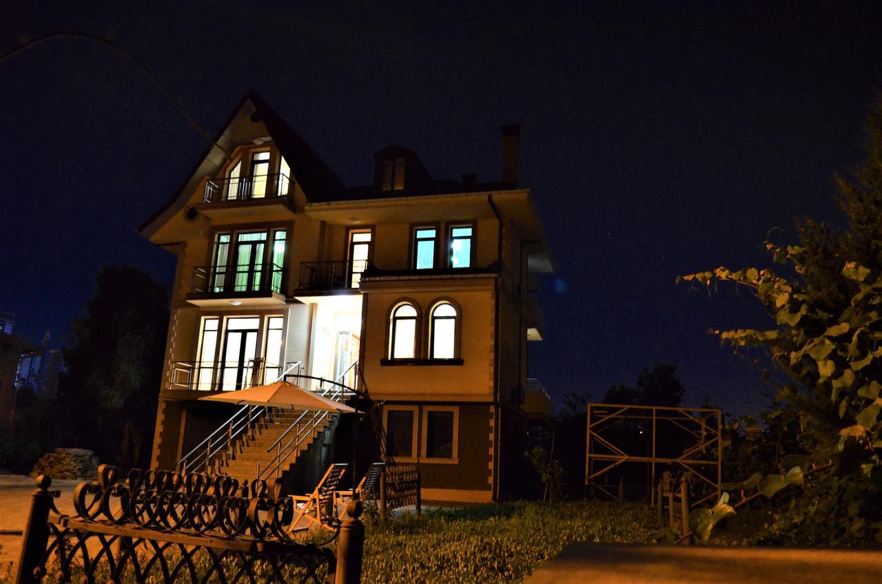 Guest House Amo Batumi Exterior foto